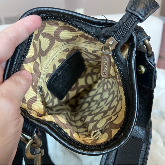 ⭐️ Coach Black Signature Crossbody Bag - Picture 8 of 13